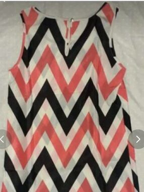 Sleeveless Chevron Print Tank Top - Coral, Black & White